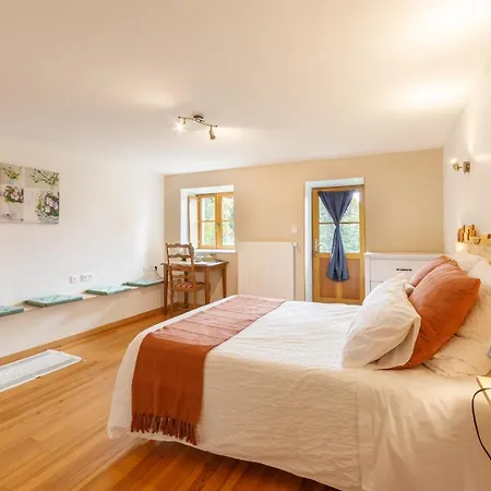 Le Fournia Bed & Breakfast